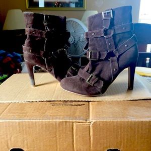 Lady suede material cancel heel boots size 8